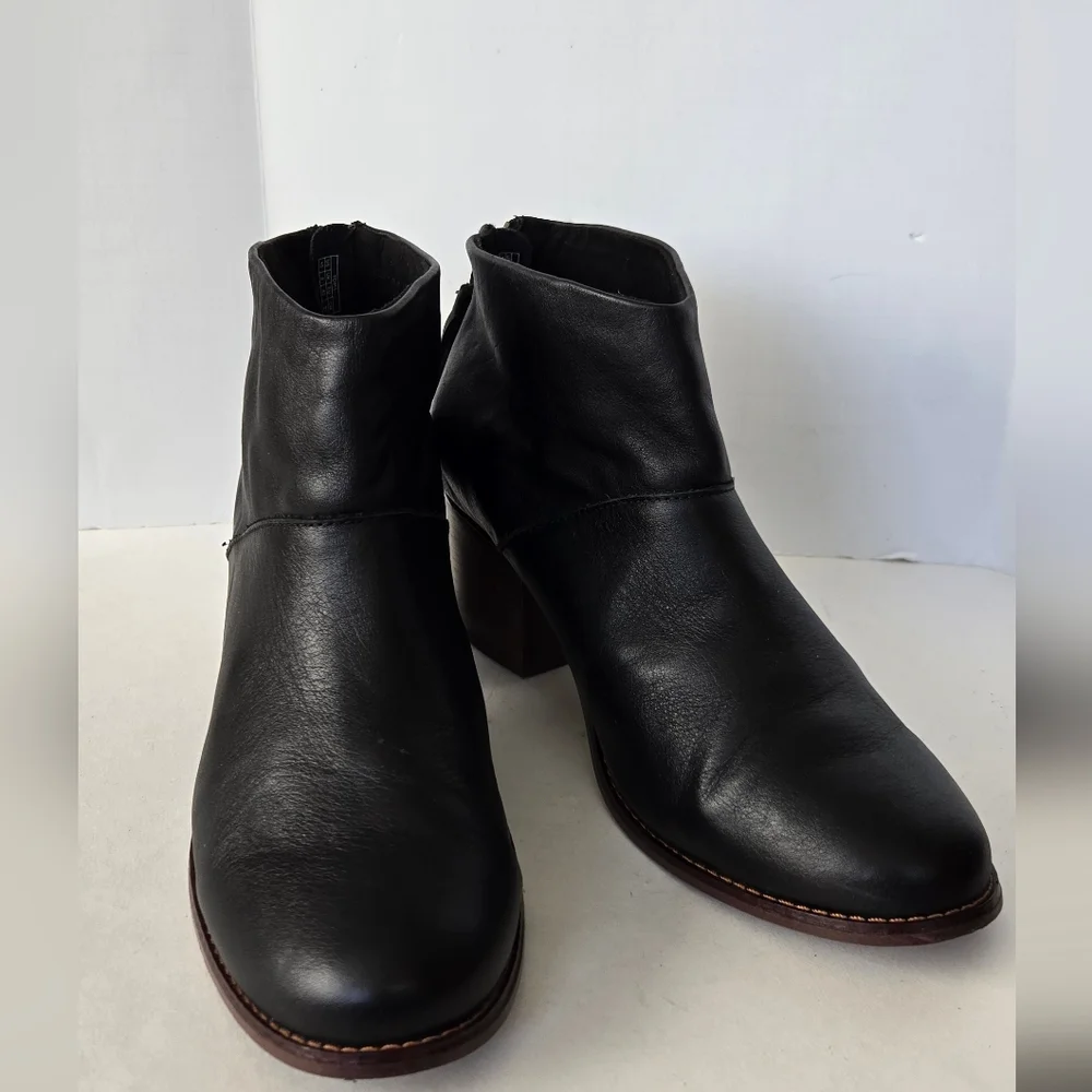 Toms Black Leather Ankle Boots with Brown Heel And Tassels